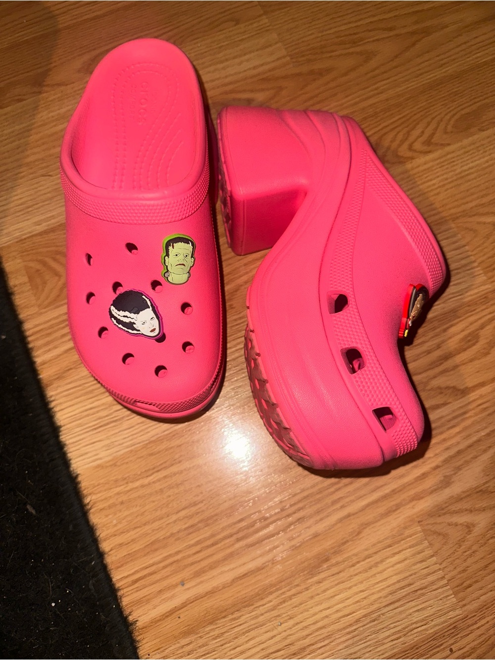 CROCS adults Classic Clog in Bright pink with theOG’s of horror Jibbitz